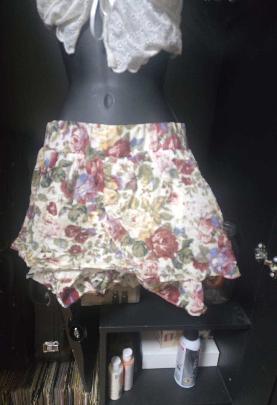 Vintage Y2K Xhilaration Floral Bubble Hem Mini Skirt Floral Print Size Large